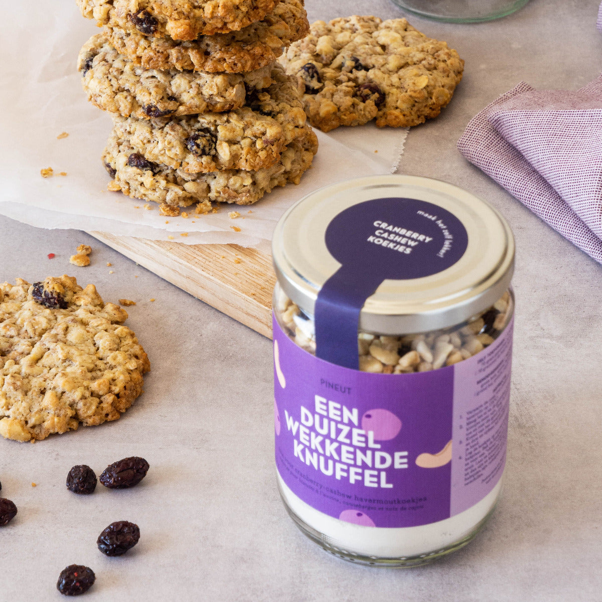 Cookie | jar | Cranberry-cashew - A dizzying hug